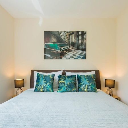 Apartment Olijfboom Дуги Рат Екстериор снимка